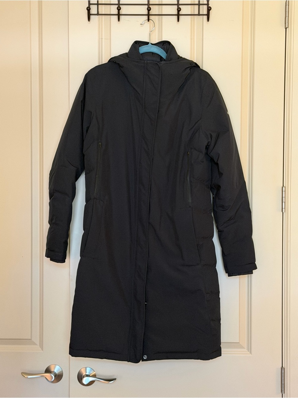Columbia Women’s Black knee length Puffy Outdoor Coat